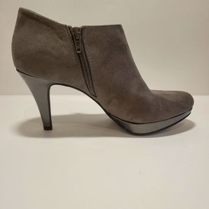 Liz Claiborne Gray Heeled Boots